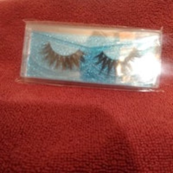 Eyelashes - Picture 2 of 3